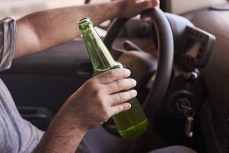 Ivre au volant, ce Lillois vient déposer plainte au commissariat pour s'être fait rayer sa voiture sur le parking d'un supermarché